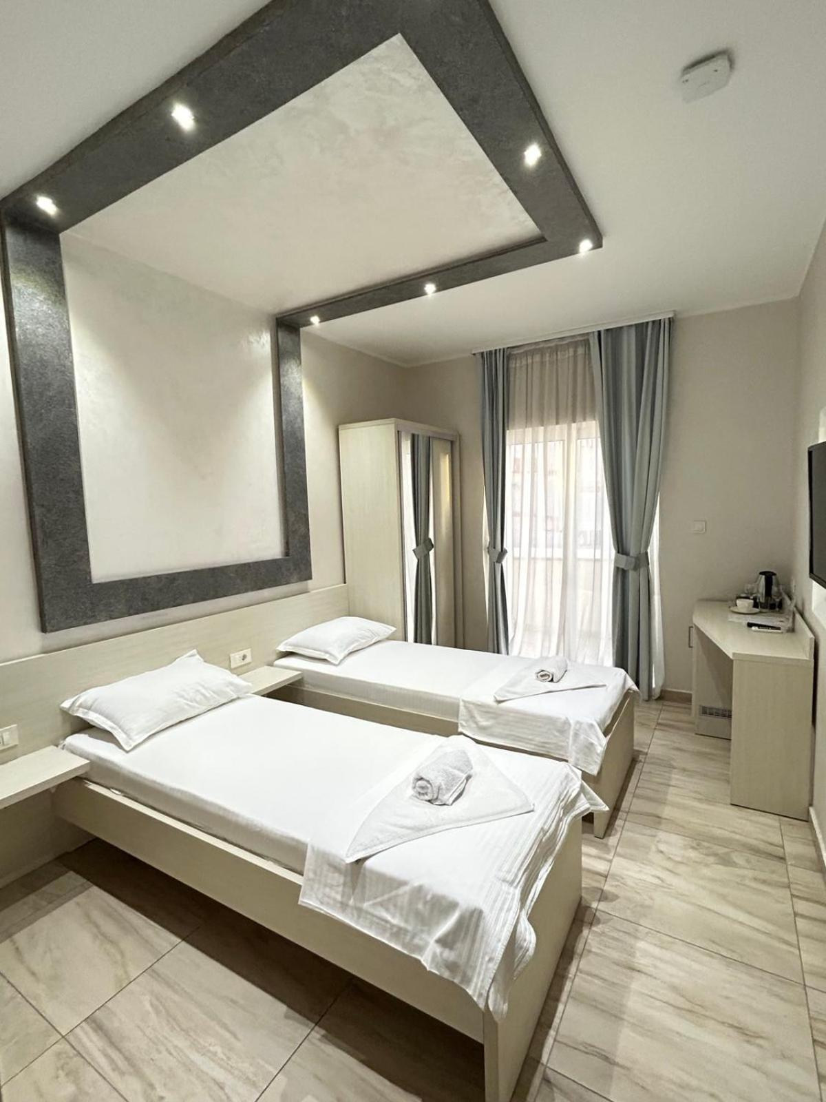 Hotel Maksim Herceg Novi Buitenkant foto