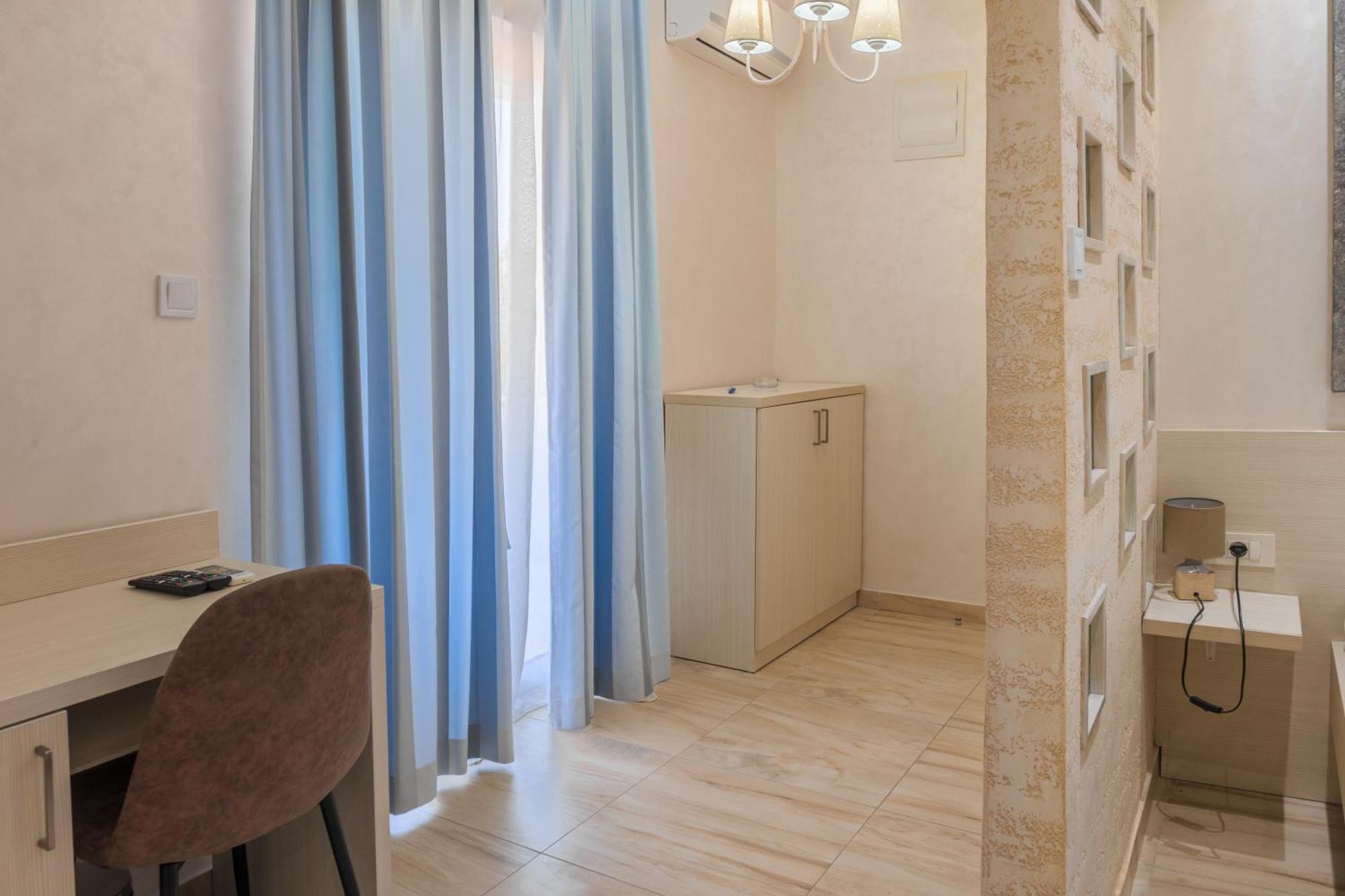 Hotel Maksim Herceg Novi Buitenkant foto