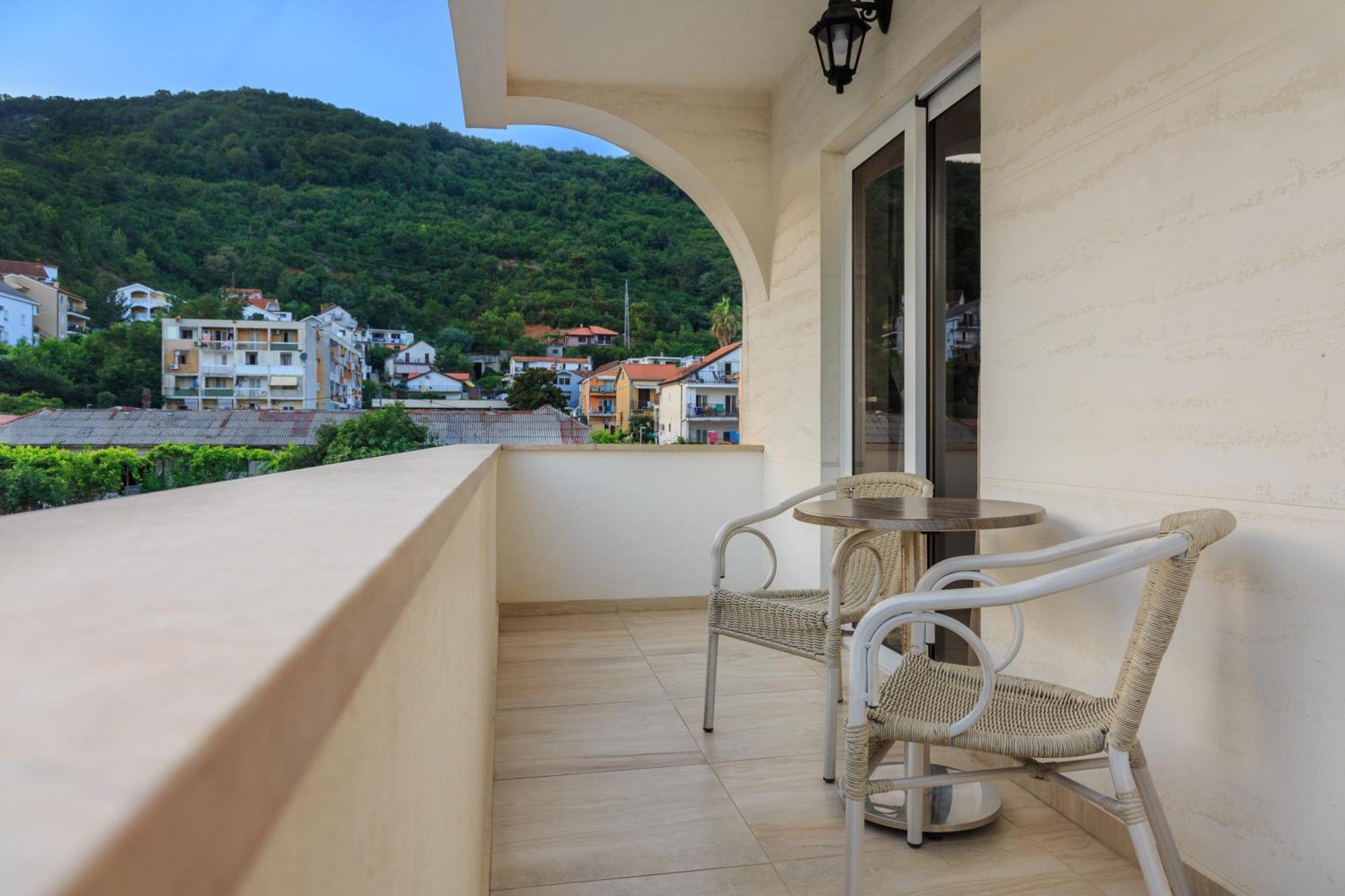 Hotel Maksim Herceg Novi Buitenkant foto