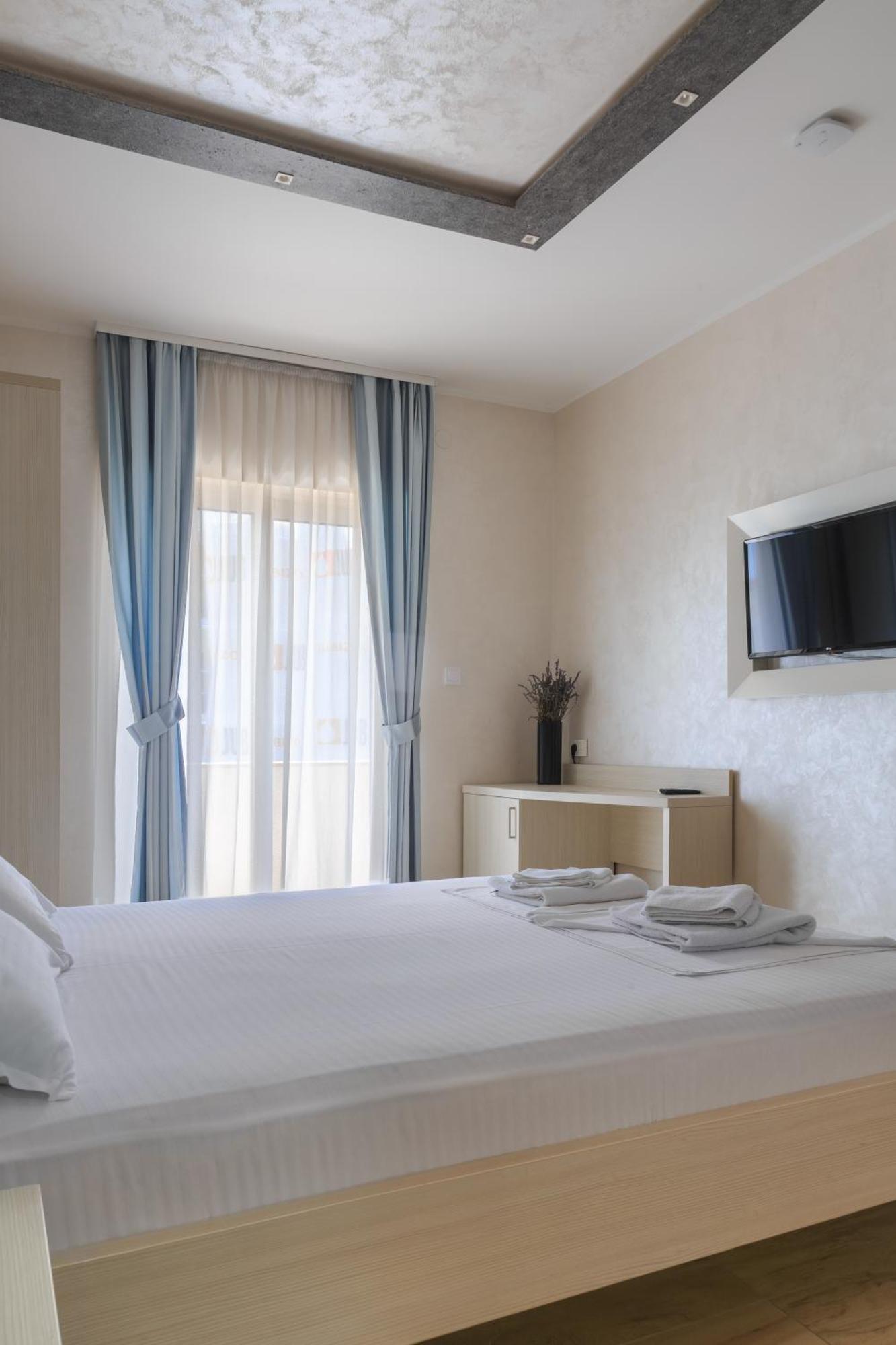 Hotel Maksim Herceg Novi Buitenkant foto
