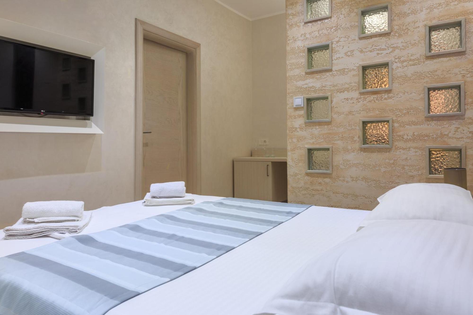 Hotel Maksim Herceg Novi Buitenkant foto